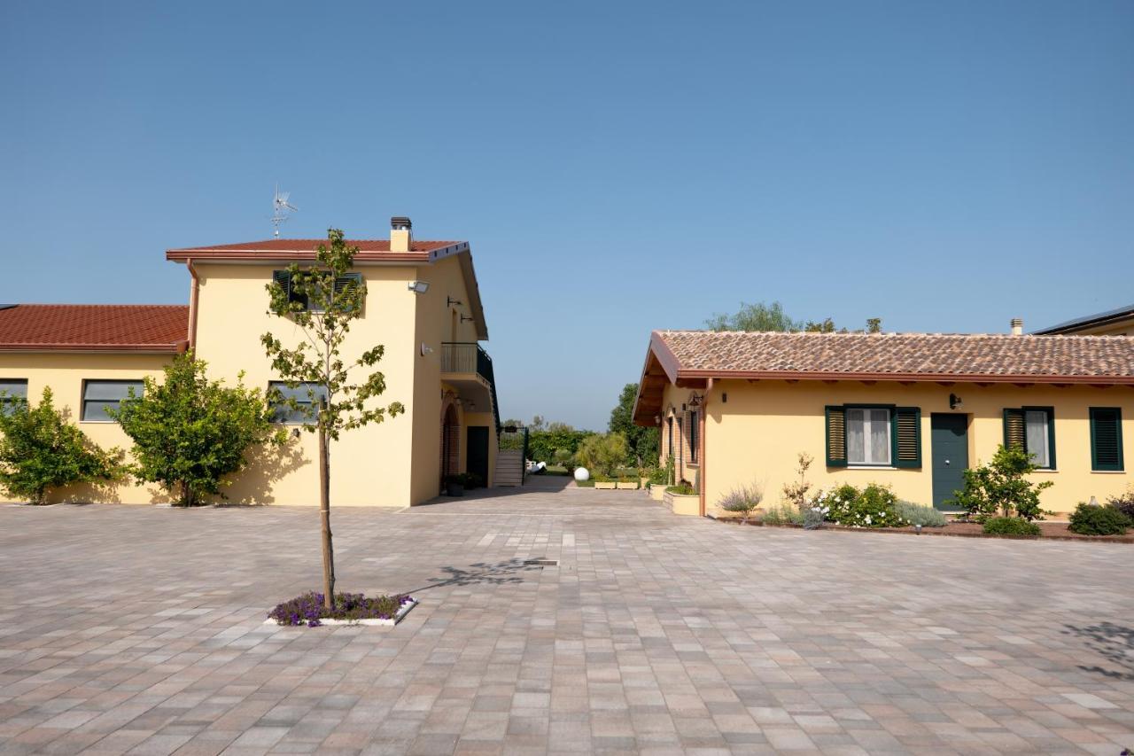 Agriturismo Casa Chiara Latina Exterior photo